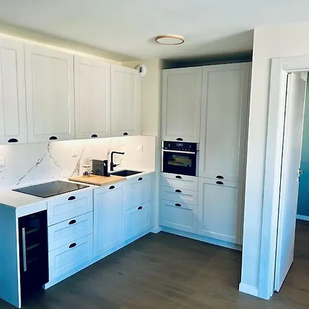 Le Royal Yourhosthelper Apartment *