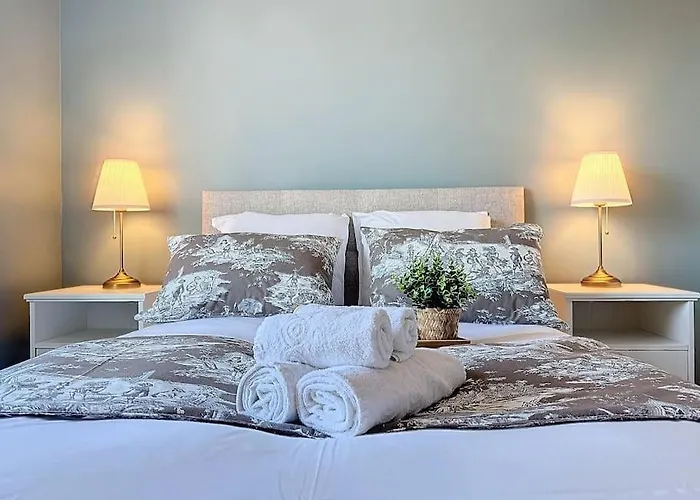 Le Royal Yourhosthelper