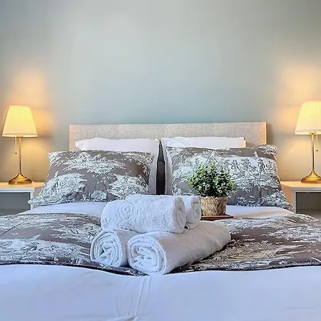 Le Royal Yourhosthelper